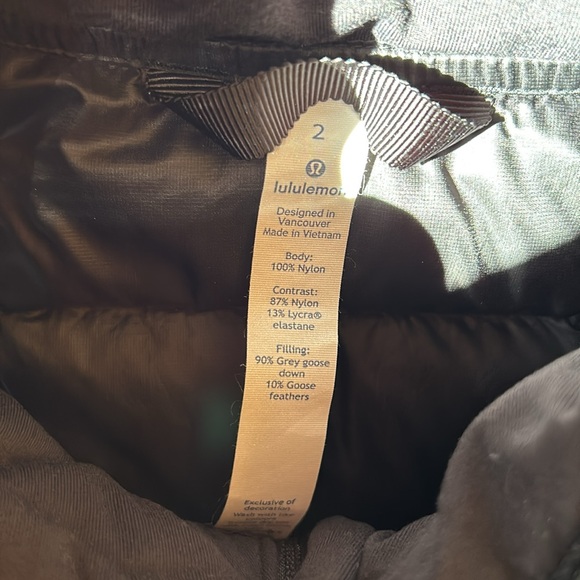 Lululemon Down Vest Sz 2 black EUC - Picture 12 of 14